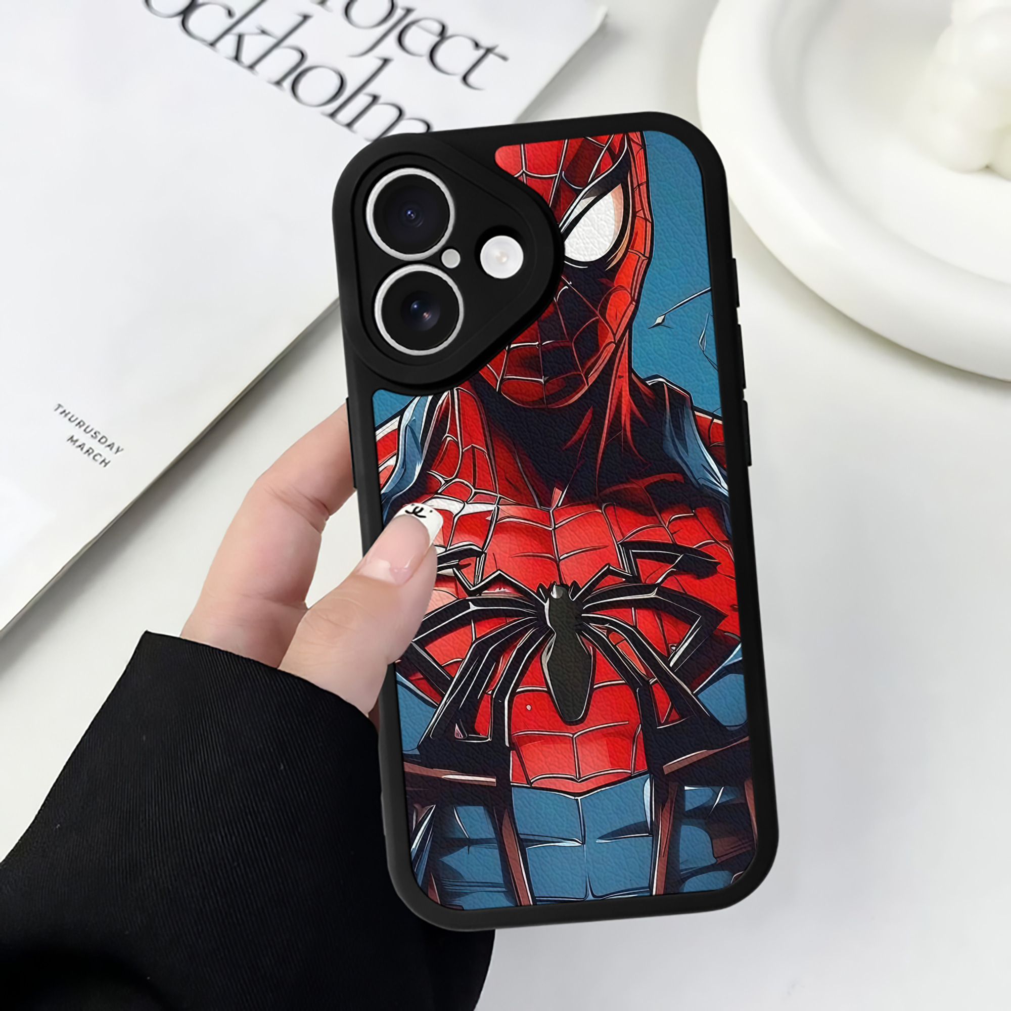 Spider Man スパイダーマン 【iPhone 16シリーズ対応】シリコンスマホケース（レザー調） 材質：シリコン